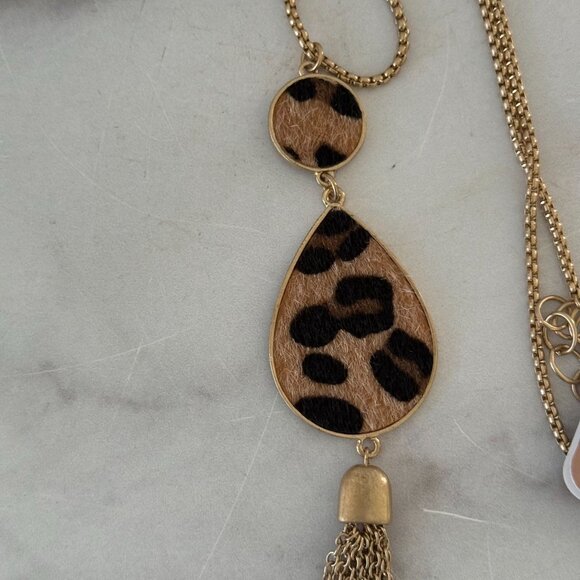 Wonderly 32" Chain Leopard Print 7" Pendant Necklace Tassel Adjustable - Picture 2 of 7